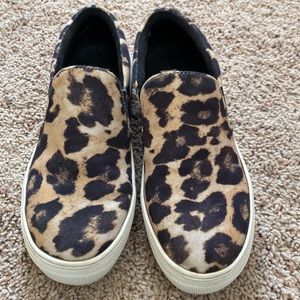 Steve Madden size 6.5 Gills leopard print canvas slip on sneakers.